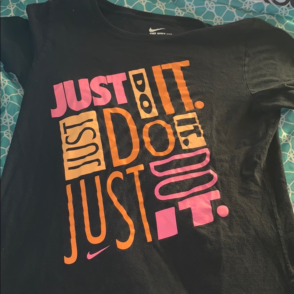 NWT Nike women’s graphic t-shirt